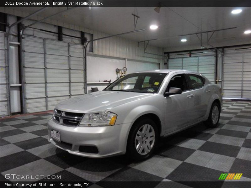Bright Silver Metallic / Black 2012 Dodge Avenger SE