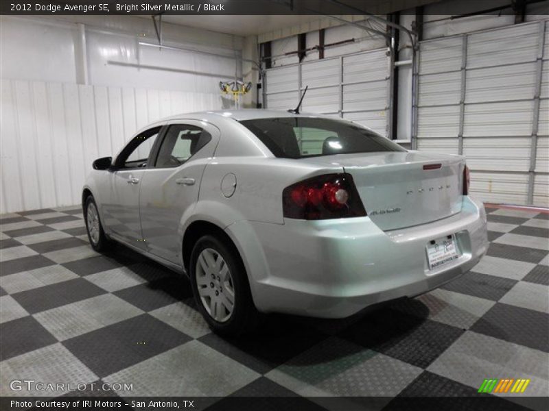 Bright Silver Metallic / Black 2012 Dodge Avenger SE