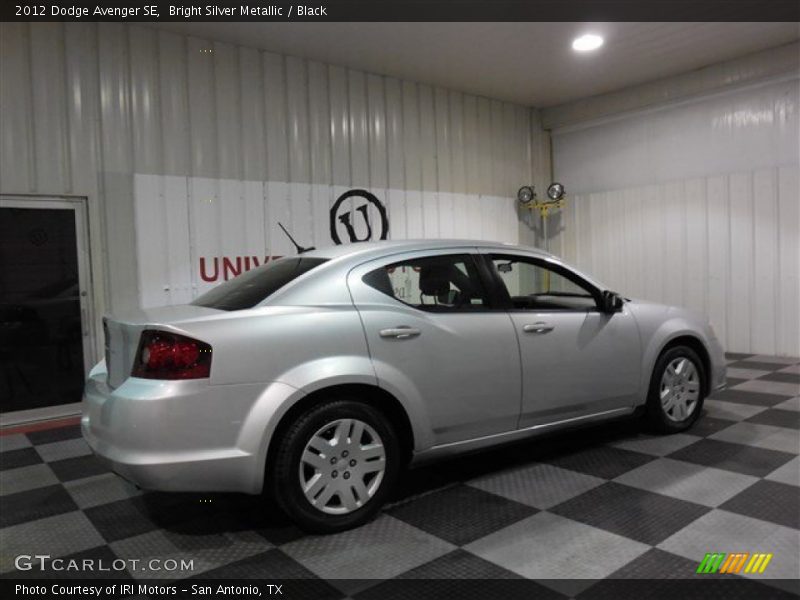 Bright Silver Metallic / Black 2012 Dodge Avenger SE