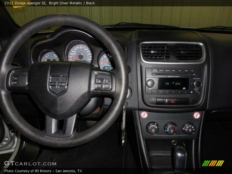 Bright Silver Metallic / Black 2012 Dodge Avenger SE