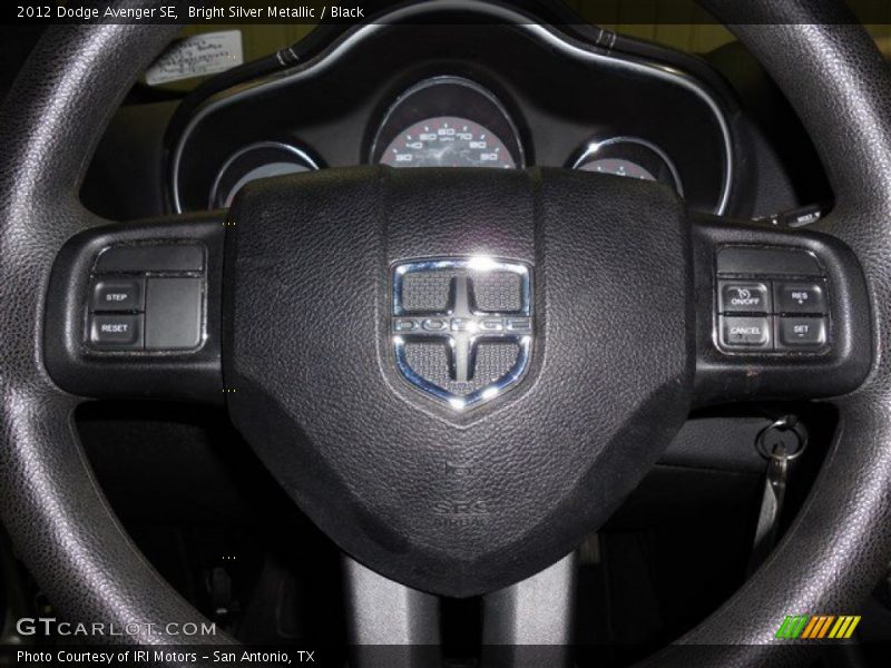 Bright Silver Metallic / Black 2012 Dodge Avenger SE