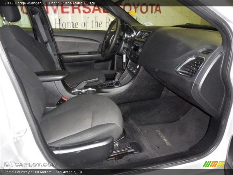 Bright Silver Metallic / Black 2012 Dodge Avenger SE