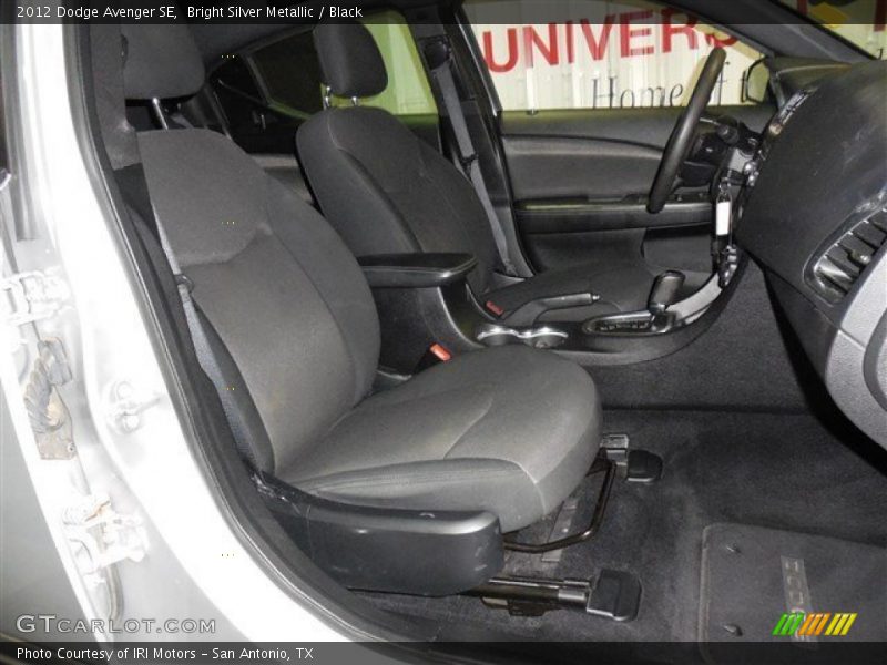 Bright Silver Metallic / Black 2012 Dodge Avenger SE