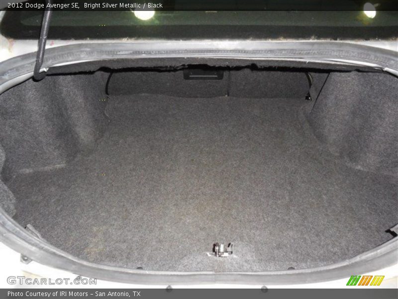 Bright Silver Metallic / Black 2012 Dodge Avenger SE