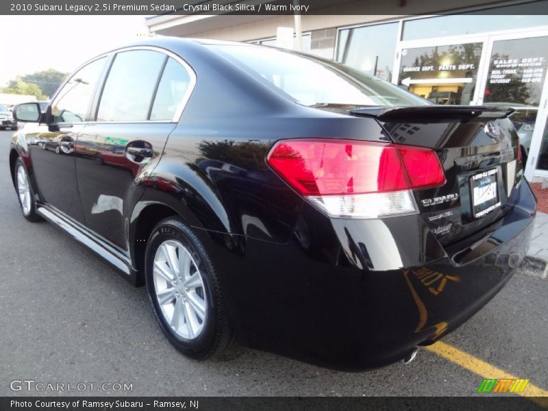 Crystal Black Silica / Warm Ivory 2010 Subaru Legacy 2.5i Premium Sedan