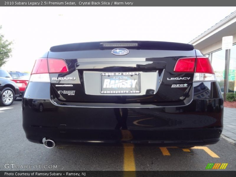 Crystal Black Silica / Warm Ivory 2010 Subaru Legacy 2.5i Premium Sedan
