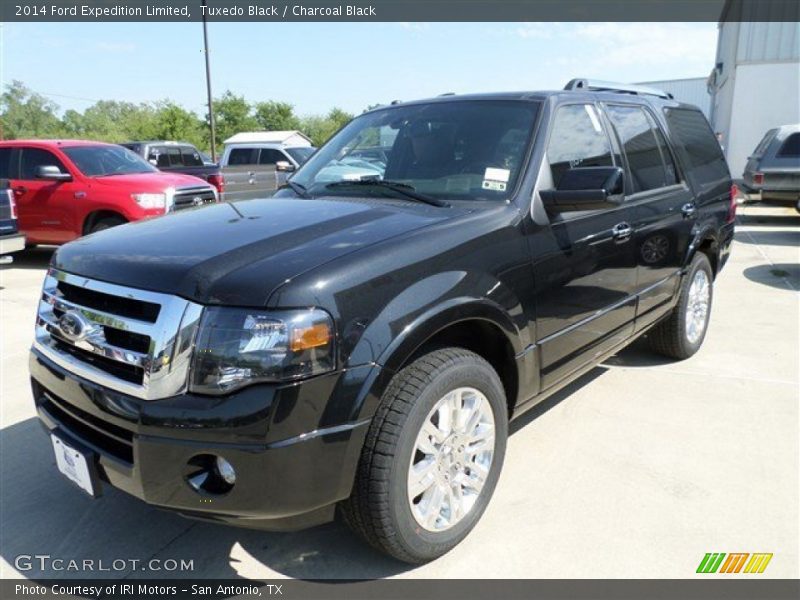 Front 3/4 View of 2014 Expedition Limited