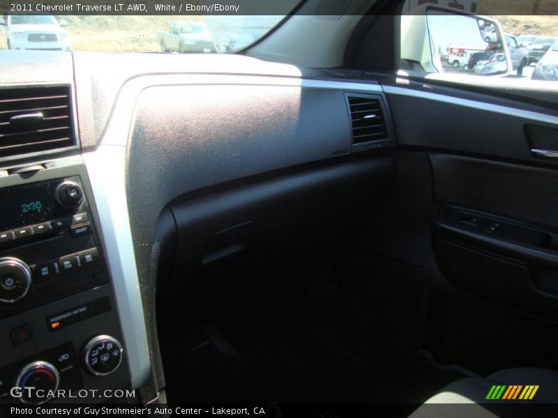 White / Ebony/Ebony 2011 Chevrolet Traverse LT AWD