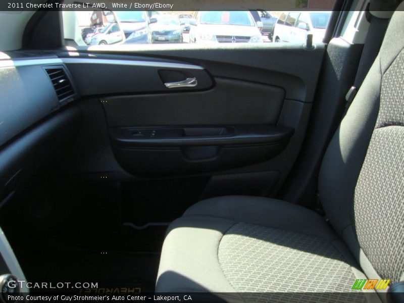 White / Ebony/Ebony 2011 Chevrolet Traverse LT AWD
