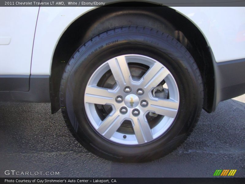 White / Ebony/Ebony 2011 Chevrolet Traverse LT AWD