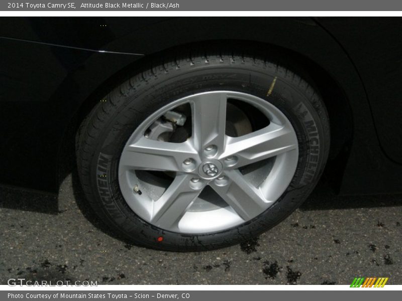 Attitude Black Metallic / Black/Ash 2014 Toyota Camry SE