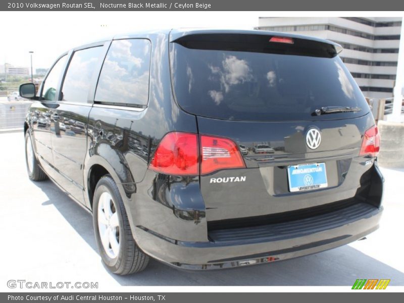 Nocturne Black Metallic / Ceylon Beige 2010 Volkswagen Routan SEL