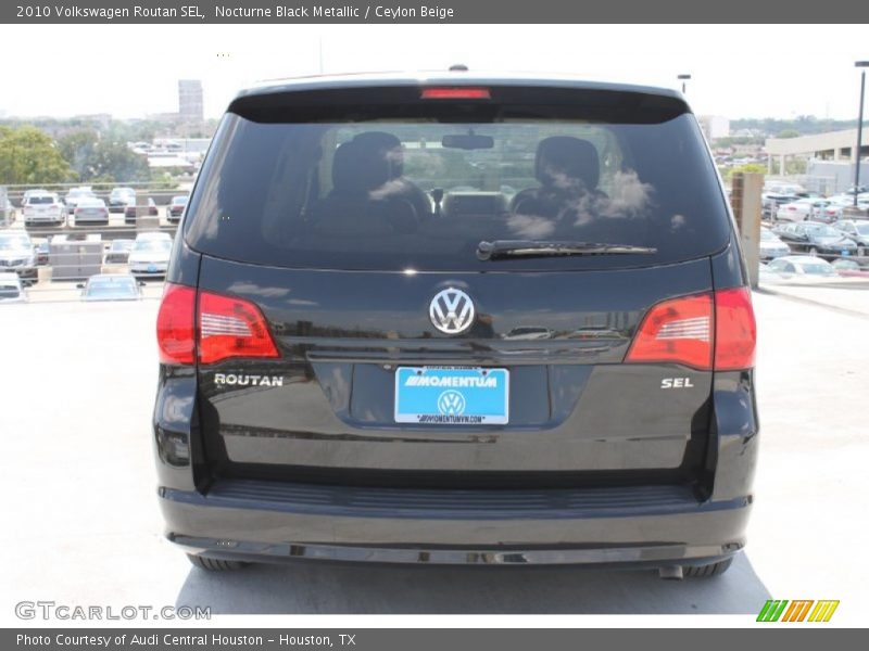 Nocturne Black Metallic / Ceylon Beige 2010 Volkswagen Routan SEL