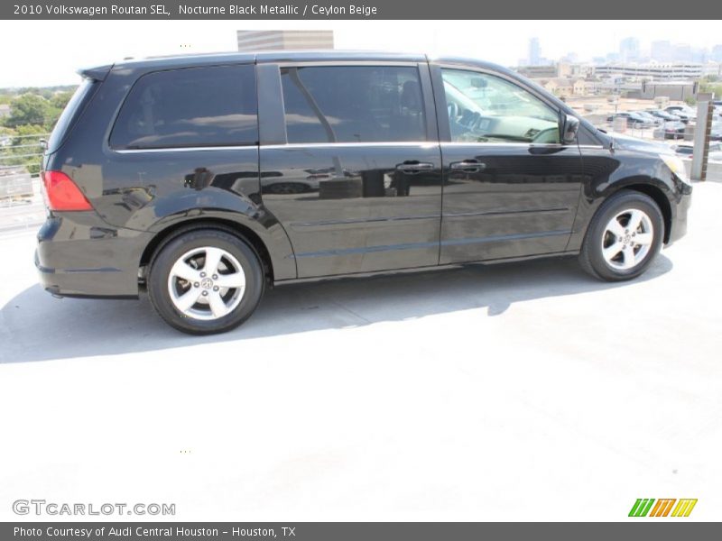 Nocturne Black Metallic / Ceylon Beige 2010 Volkswagen Routan SEL