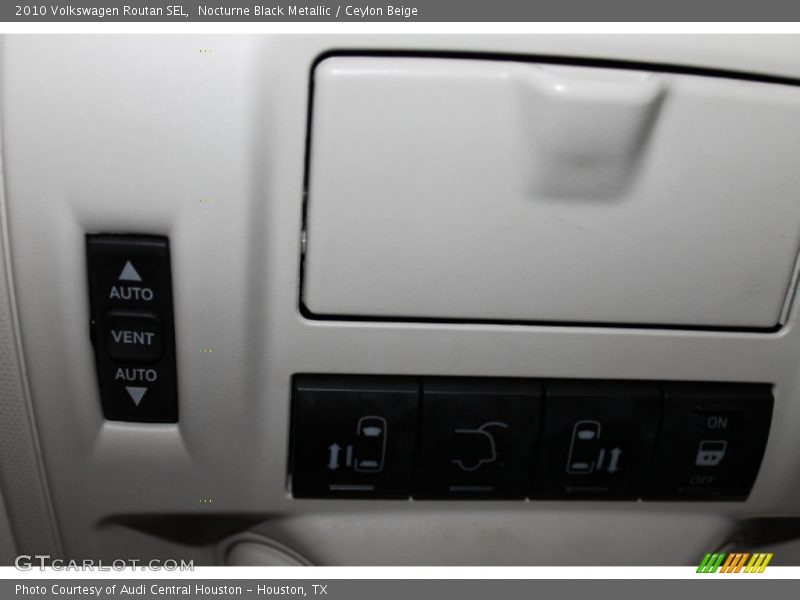 Nocturne Black Metallic / Ceylon Beige 2010 Volkswagen Routan SEL