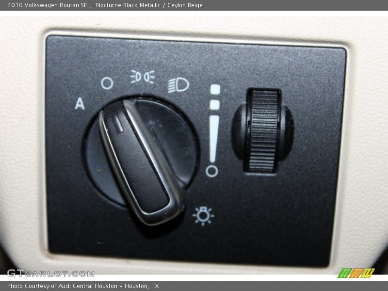 Nocturne Black Metallic / Ceylon Beige 2010 Volkswagen Routan SEL