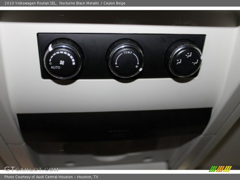Nocturne Black Metallic / Ceylon Beige 2010 Volkswagen Routan SEL