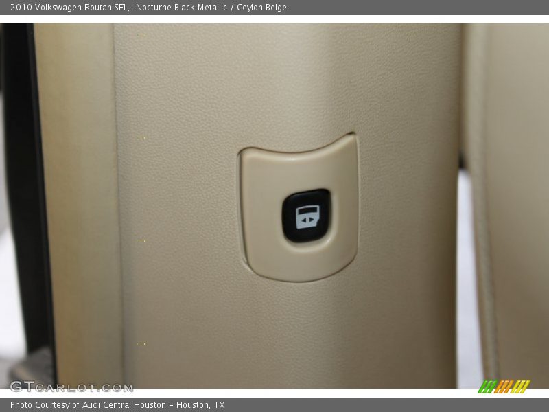 Nocturne Black Metallic / Ceylon Beige 2010 Volkswagen Routan SEL