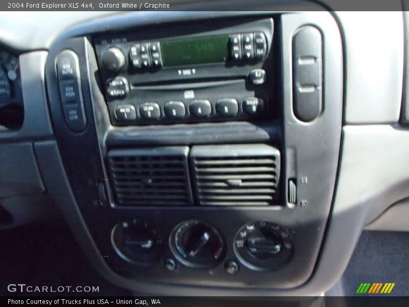 Oxford White / Graphite 2004 Ford Explorer XLS 4x4