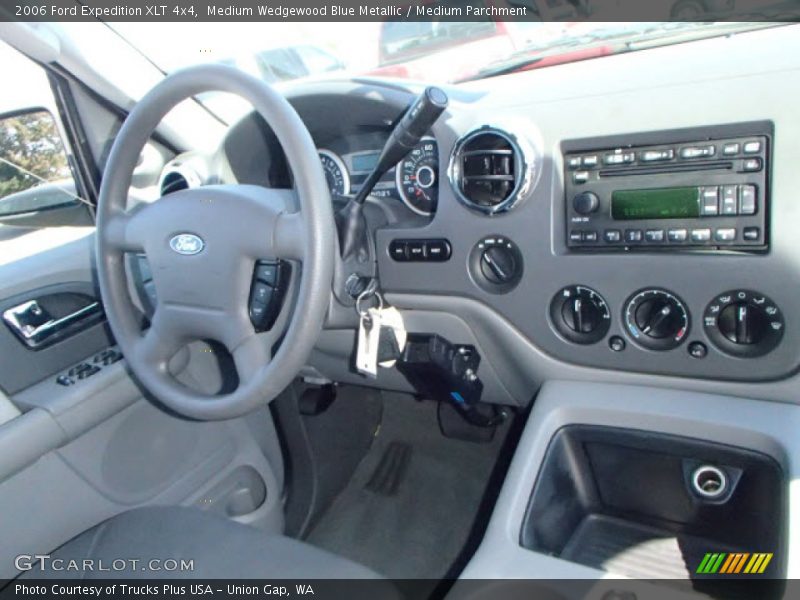 Medium Wedgewood Blue Metallic / Medium Parchment 2006 Ford Expedition XLT 4x4