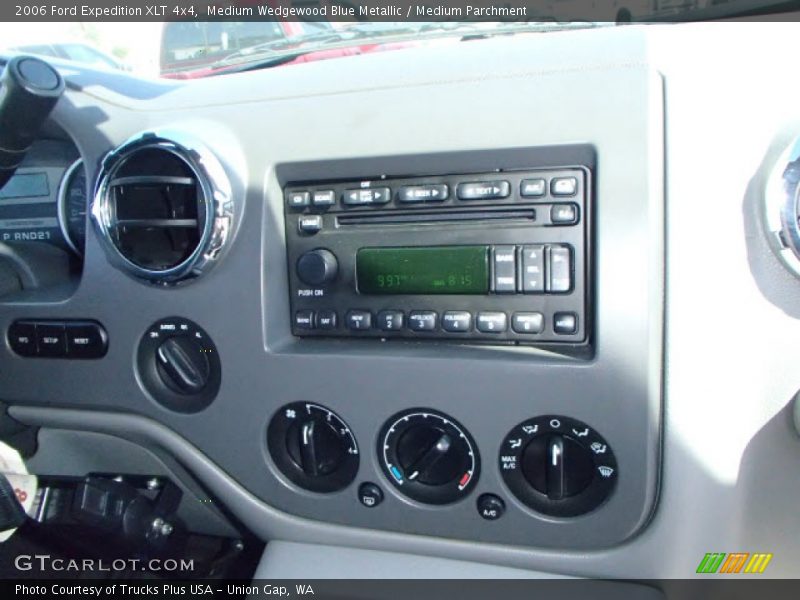 Medium Wedgewood Blue Metallic / Medium Parchment 2006 Ford Expedition XLT 4x4