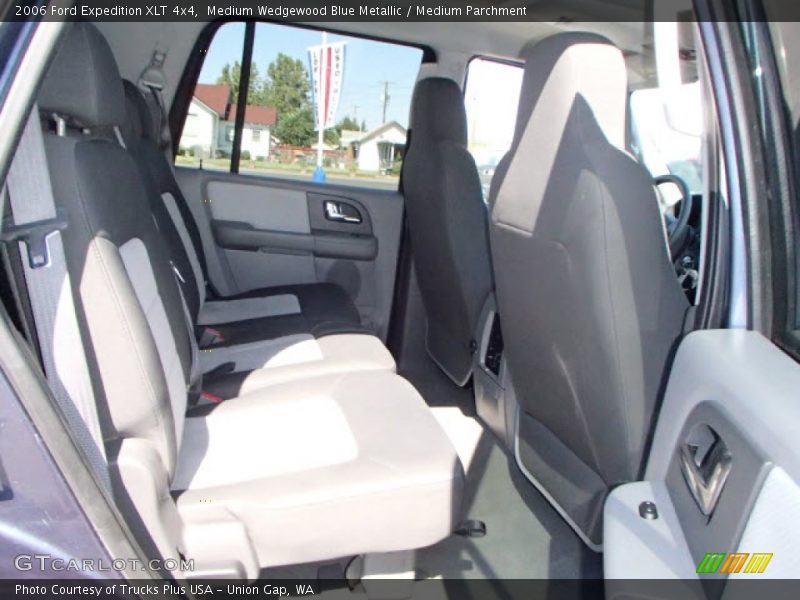 Medium Wedgewood Blue Metallic / Medium Parchment 2006 Ford Expedition XLT 4x4