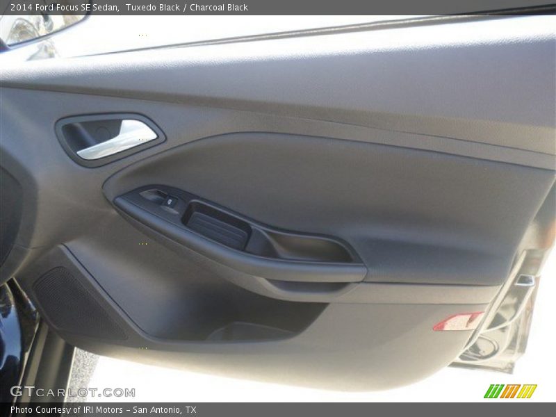 Tuxedo Black / Charcoal Black 2014 Ford Focus SE Sedan