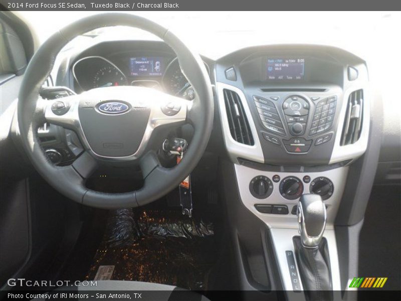 Tuxedo Black / Charcoal Black 2014 Ford Focus SE Sedan