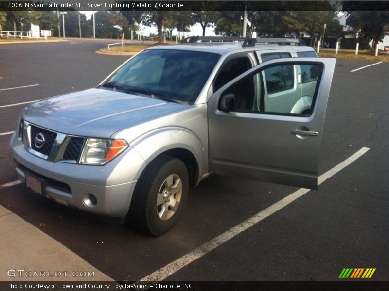 Silver Lightning Metallic / Graphite 2006 Nissan Pathfinder SE
