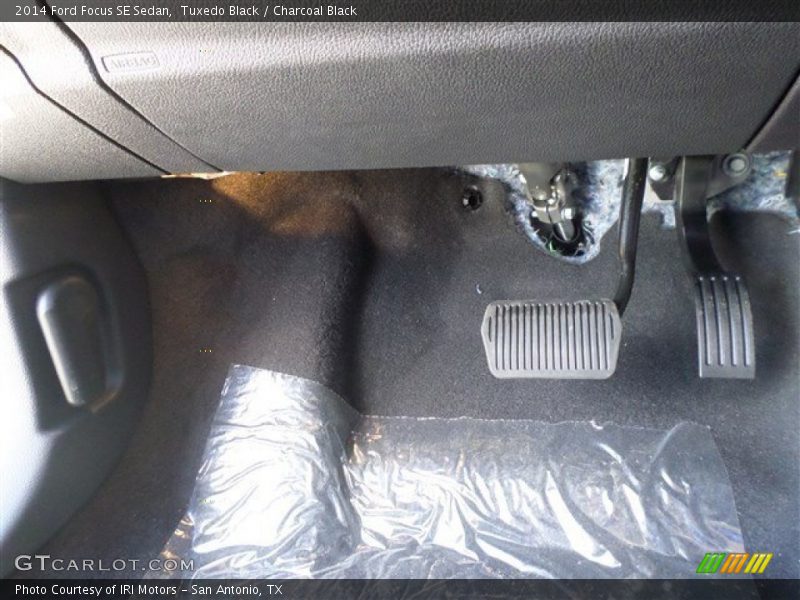 Tuxedo Black / Charcoal Black 2014 Ford Focus SE Sedan