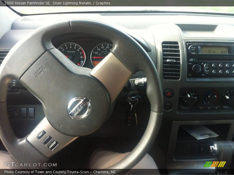 Silver Lightning Metallic / Graphite 2006 Nissan Pathfinder SE