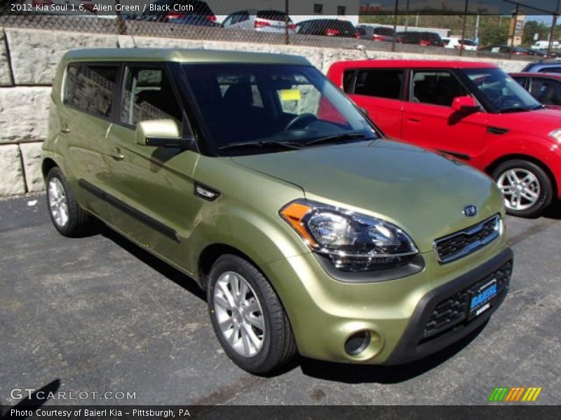 Alien Green / Black Cloth 2012 Kia Soul 1.6