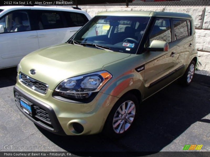 Alien Green / Black Cloth 2012 Kia Soul 1.6