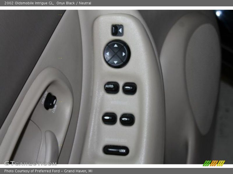 Onyx Black / Neutral 2002 Oldsmobile Intrigue GL
