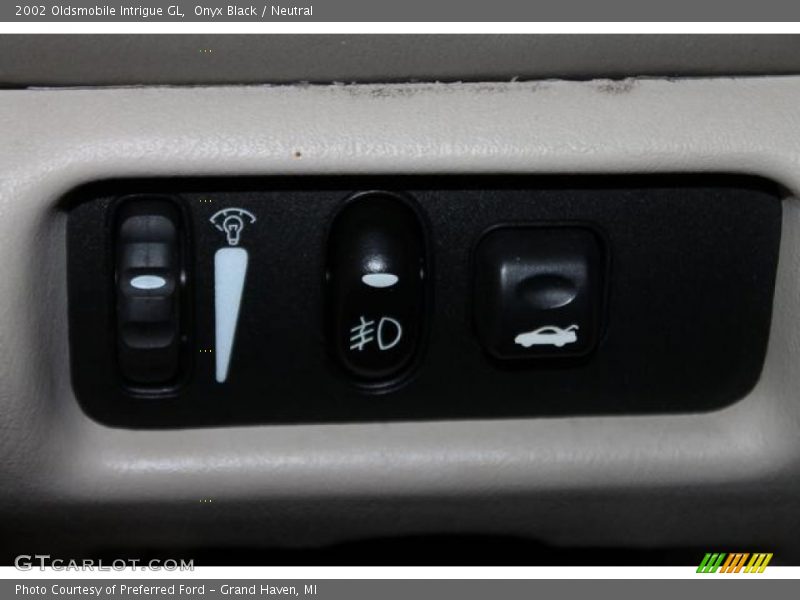 Onyx Black / Neutral 2002 Oldsmobile Intrigue GL
