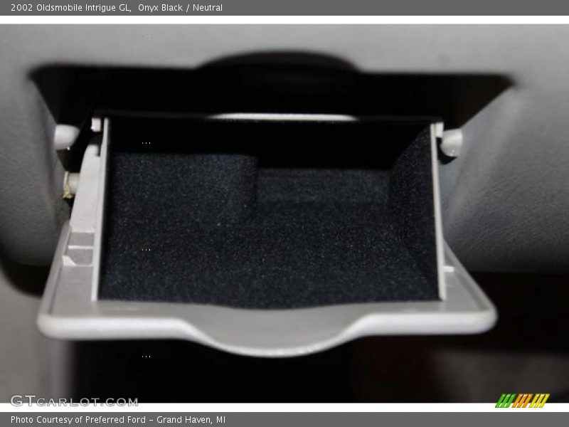 Onyx Black / Neutral 2002 Oldsmobile Intrigue GL