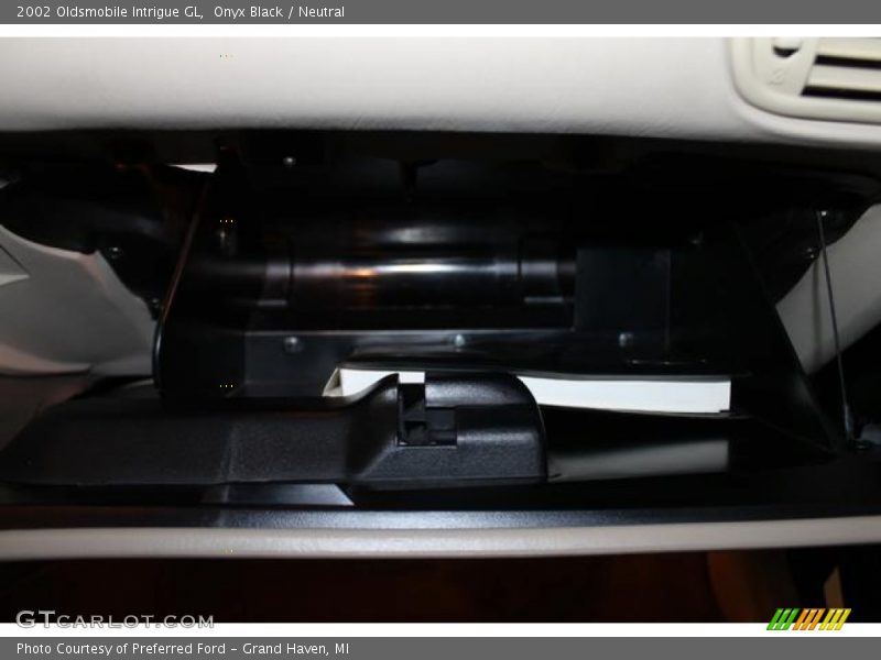 Onyx Black / Neutral 2002 Oldsmobile Intrigue GL