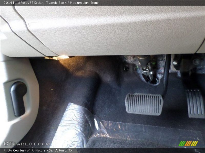 Tuxedo Black / Medium Light Stone 2014 Ford Focus SE Sedan