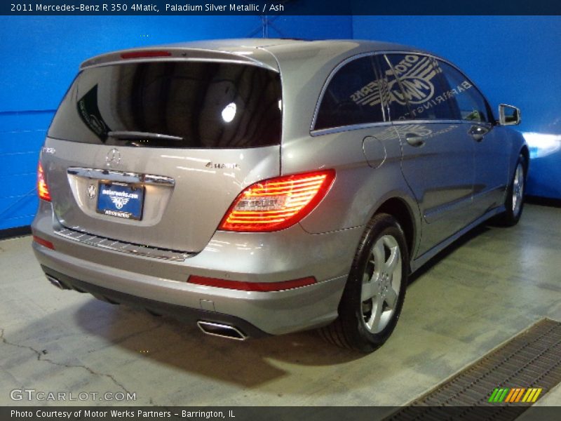 Paladium Silver Metallic / Ash 2011 Mercedes-Benz R 350 4Matic