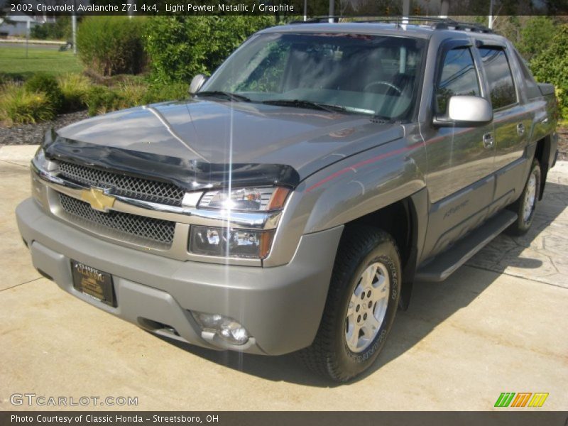 Light Pewter Metallic / Graphite 2002 Chevrolet Avalanche Z71 4x4