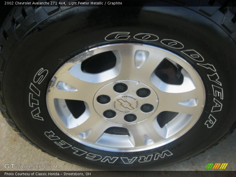 Light Pewter Metallic / Graphite 2002 Chevrolet Avalanche Z71 4x4