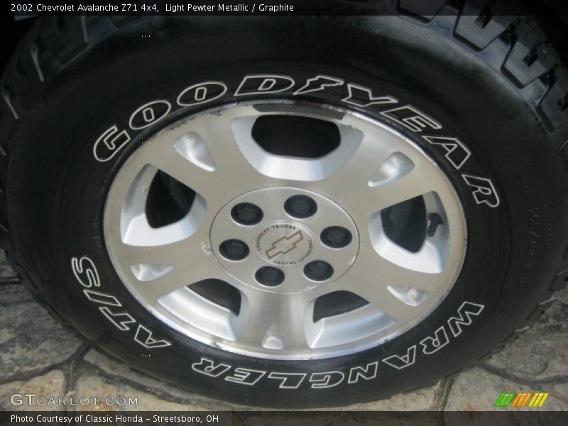 Light Pewter Metallic / Graphite 2002 Chevrolet Avalanche Z71 4x4