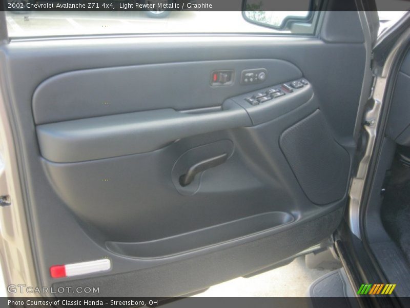 Light Pewter Metallic / Graphite 2002 Chevrolet Avalanche Z71 4x4