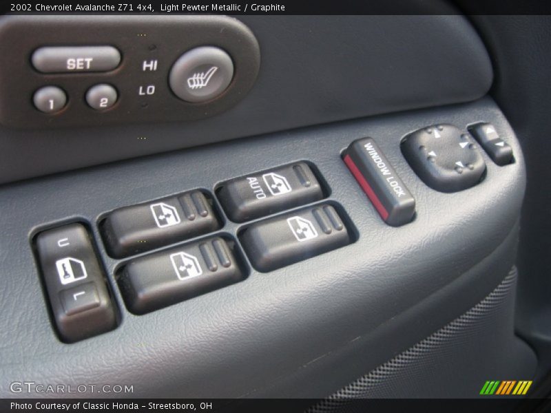 Light Pewter Metallic / Graphite 2002 Chevrolet Avalanche Z71 4x4