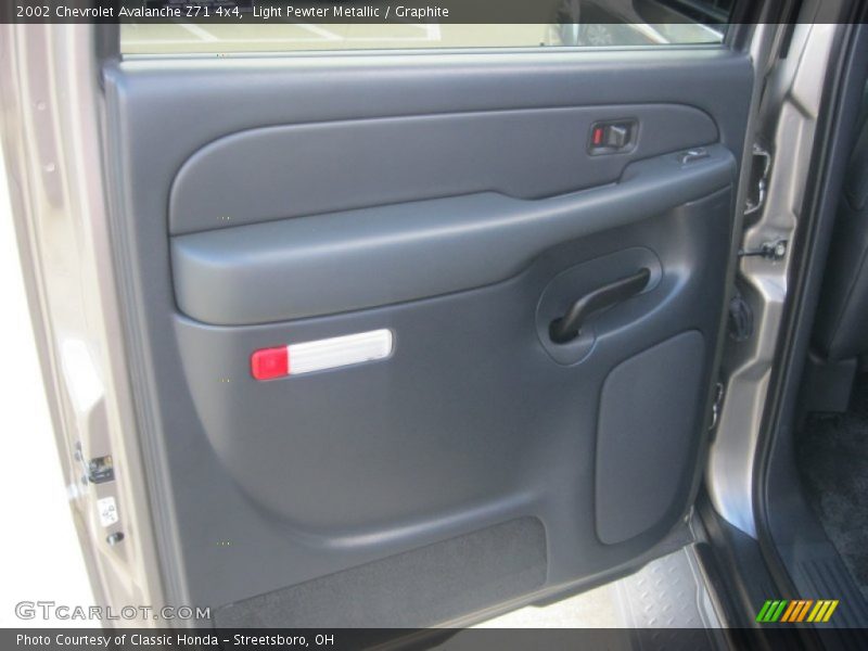 Light Pewter Metallic / Graphite 2002 Chevrolet Avalanche Z71 4x4