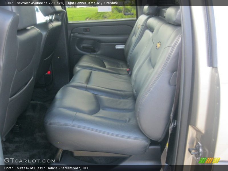 Light Pewter Metallic / Graphite 2002 Chevrolet Avalanche Z71 4x4