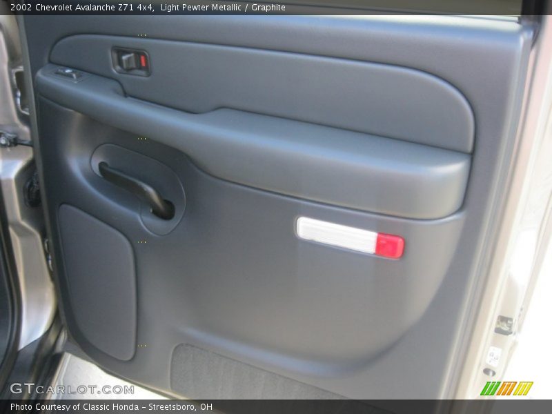 Light Pewter Metallic / Graphite 2002 Chevrolet Avalanche Z71 4x4