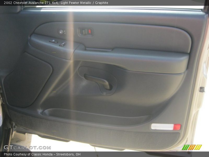 Light Pewter Metallic / Graphite 2002 Chevrolet Avalanche Z71 4x4
