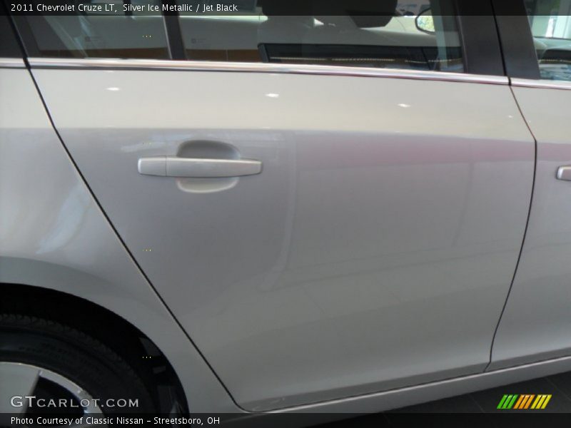 Silver Ice Metallic / Jet Black 2011 Chevrolet Cruze LT