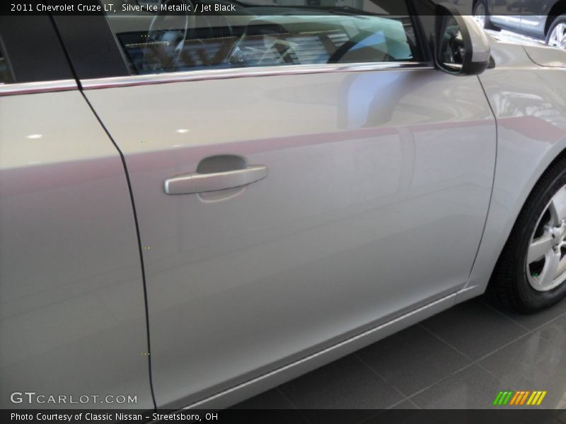 Silver Ice Metallic / Jet Black 2011 Chevrolet Cruze LT